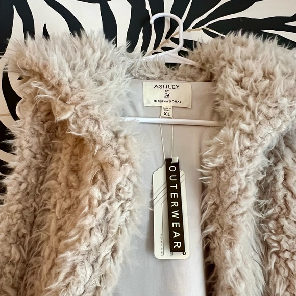 Women’s Fuzzy Long Vest Furry - Picture 4 of 5